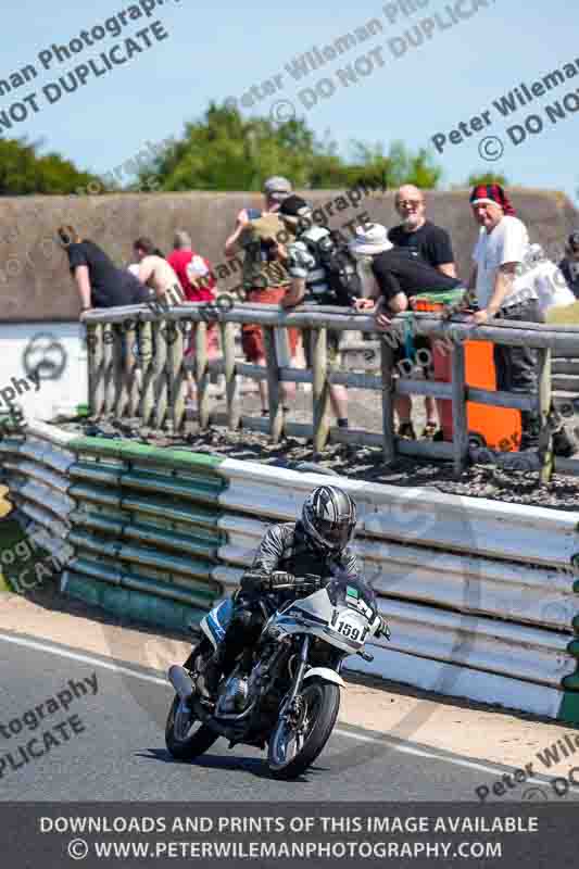 Vintage motorcycle club;eventdigitalimages;mallory park;mallory park trackday photographs;no limits trackdays;peter wileman photography;trackday digital images;trackday photos;vmcc festival 1000 bikes photographs